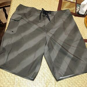 New Tavik Green Boardshorts Size Men's 34